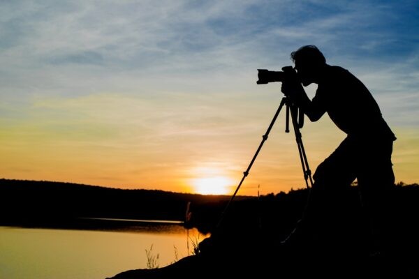 اضغط على الصورة لعرض أكبر. 

الإسم:	silhouette-of-a-photographer-600x400.jpg 
مشاهدات:	12 
الحجم:	26.8 كيلوبايت 
الهوية:	173308