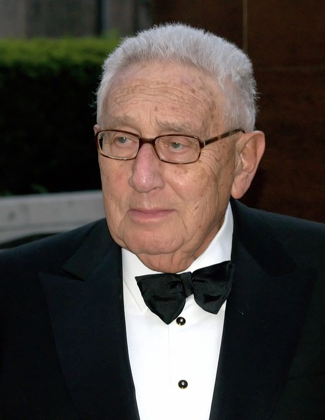 اضغط على الصورة لعرض أكبر. 

الإسم:	640px-Henry_Kissinger_Shankbone_Metropolitan_Opera_2009.jpg 
مشاهدات:	10 
الحجم:	67.9 كيلوبايت 
الهوية:	179360